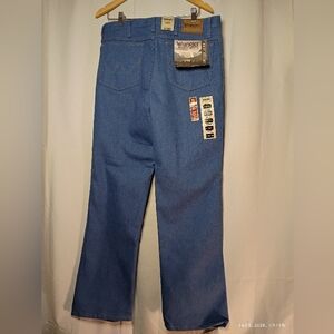 NWT Wrangler Rugged Wear Stretch Jeans 36x32 Blue Denim Classic Fit